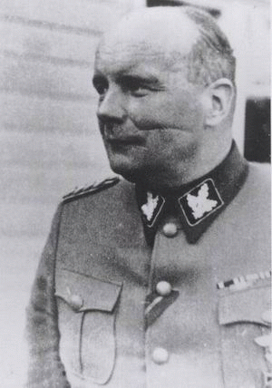 SS-Obergruppenführer Carl von Pückler-Burghauss byl známý pod přezdívkou „muž s jizvou“ SS-Obergruppenführer Carl von Pückler-Burghauss byl známý pod přezdívkou „muž s jizvou“