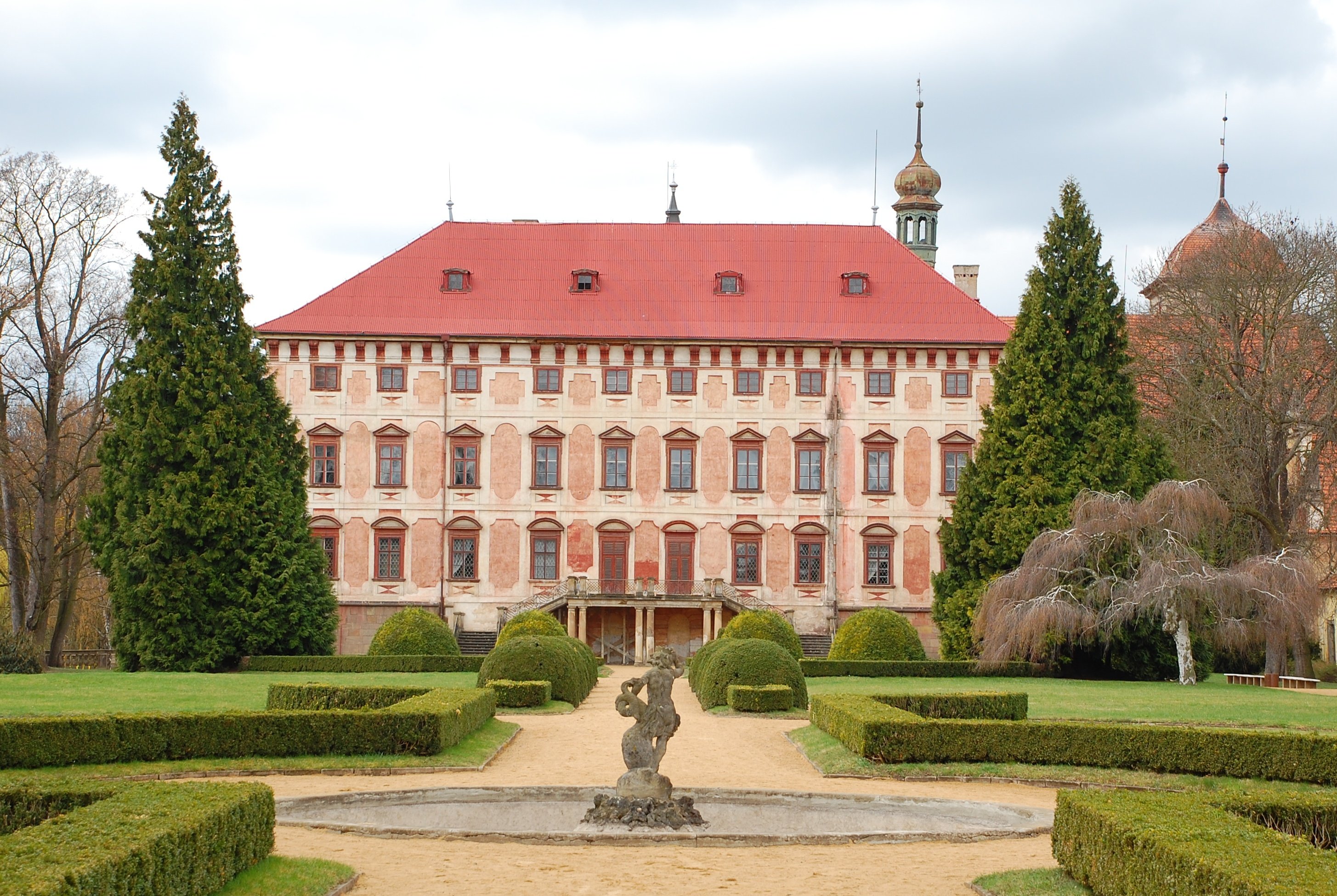 Východní průčelí zámku Libochovice